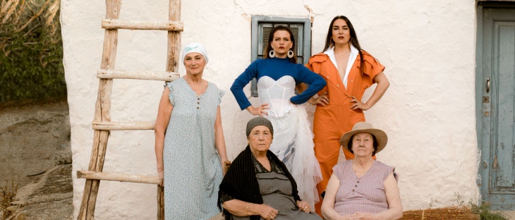 <p><strong>LÂS ALEGRÍAS</strong></p>