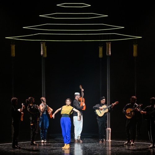 <p><strong>BATE FADO</strong></p>