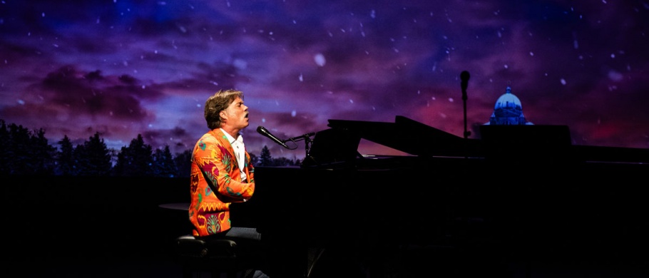 <p><strong>RUFUS WAINWRIGHT</strong></p>