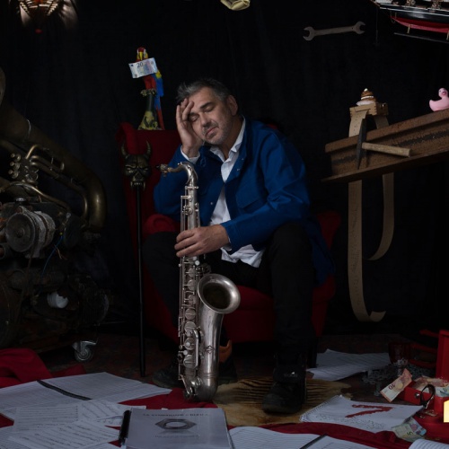 <p><strong>BROTHERS IN ARTS</strong></p>