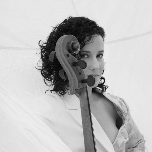 <p><strong>NESRINE</strong></p>