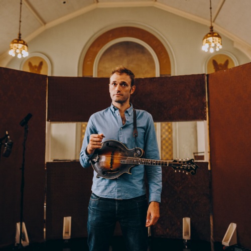 <p><strong>CHRIS THILE</strong></p>