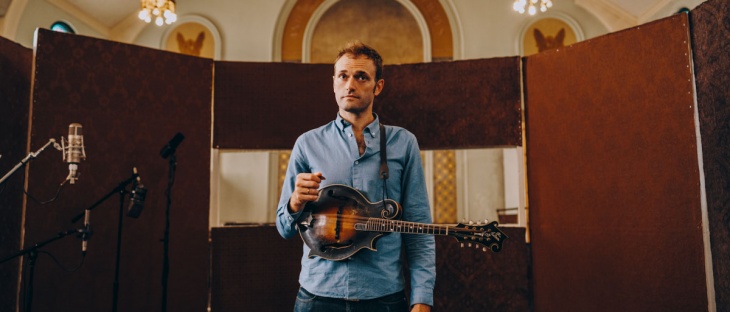 <p>CHRIS THILE</p>